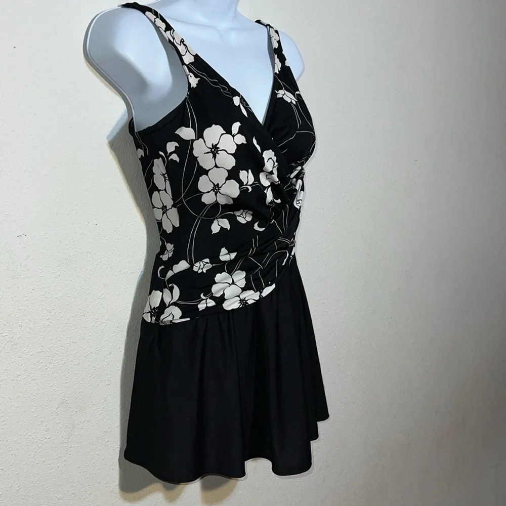 Miraclesuit black With Floral Print Size 10